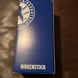 Arizona oiled tabacco brown Birkenstock. Never worn